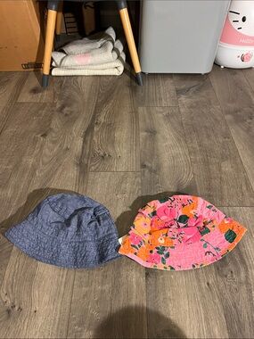 Nwt girls girls 7-10yrs Reversible Floral with Chambray Bucket Hat - set of 2